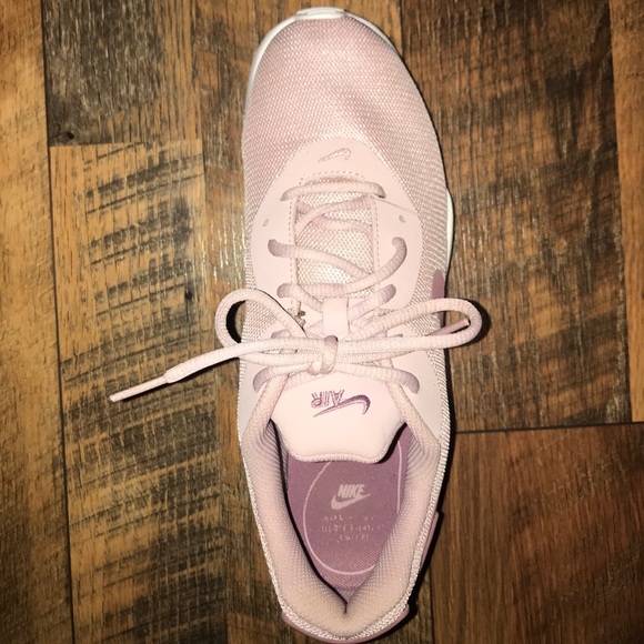 Women’s Nike Air Max - Picture 3 of 6